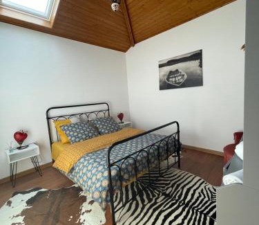 Castelo de Paiva House | Oceanfront Refúgio: Family-Friendly Retreat with Pool Access