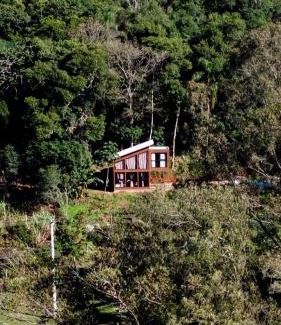 Torres Ski Chalet | Exceptional Refúgio Vila das Figueiras - Family-Friendly Retreat