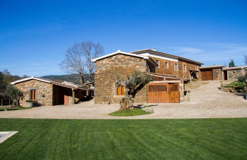 Oleiros House | Discover Refúgios do Pinhal: Family-Friendly with Pool