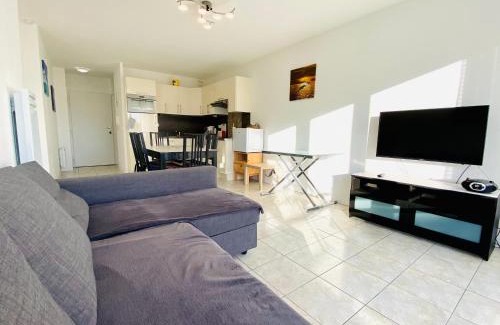 Arzon Apartment | Cozy Oceanfront Apartment for Four near Crouesty Port