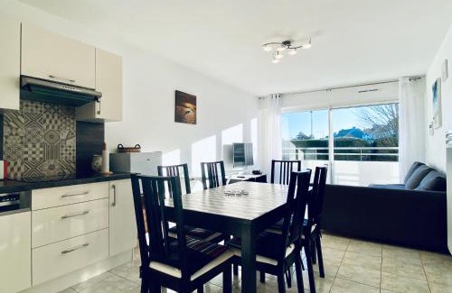 Arzon Apartment | Cozy Oceanfront Apartment for Four near Crouesty Port