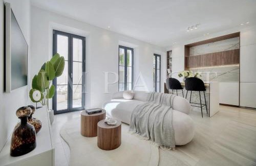 Speracedes House | Oceanfront Retreat: 4-Star Apartment Rental in Cannes