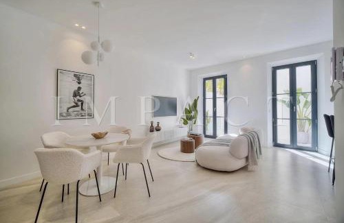 Speracedes House | Oceanfront Retreat: 4-Star Apartment Rental in Cannes