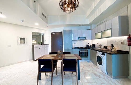 Business Bay Apartment | Elegant 1BDR Retreat with Pool & Breakfast in Business Bay