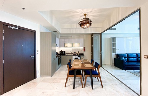 Business Bay Apartment | Elegant 1BDR Retreat with Pool & Breakfast in Business Bay