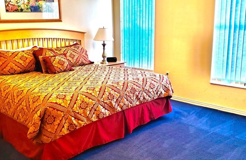 Eagle Pointe South Villa | Villa with Private Pool & Lake View Near Disney - 10/10 Rated