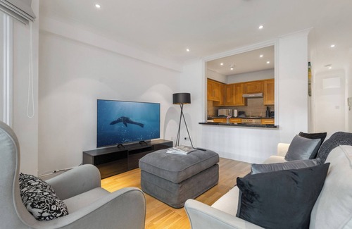 Knightsbridge Apartment | Refined 2-BD Hidden Gem Near Hyde Park