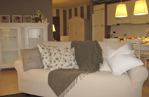 Verona City Centre Apartment | Elegant Apartment in Historic Verona with Spa & Pool Access