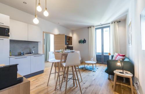 Gambetta Apartment | Elegant 1 Bedroom Retreat in Downtown with Family Amenities