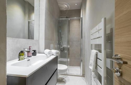 Gambetta Apartment | Elegant 1 Bedroom Retreat in Downtown with Family Amenities