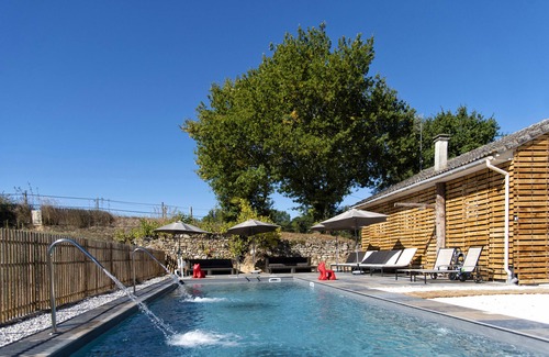 Mareuil en Perigord House | Elegant 7-Bedroom Retreat with Pool and Scenic Views