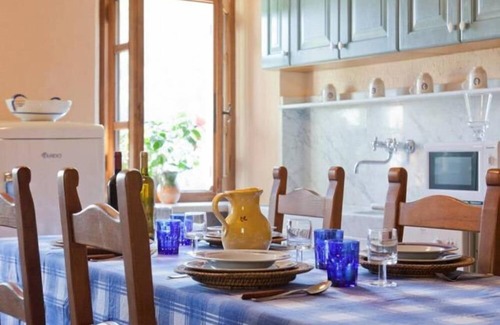 Stazzema House | Peaceful Country Chic Retreat with Spa and Ocean Views
