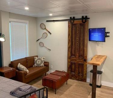 Mount Washington Apartment | Stylish Studio Near Town - Pet Friendly & Rated 9.5/10