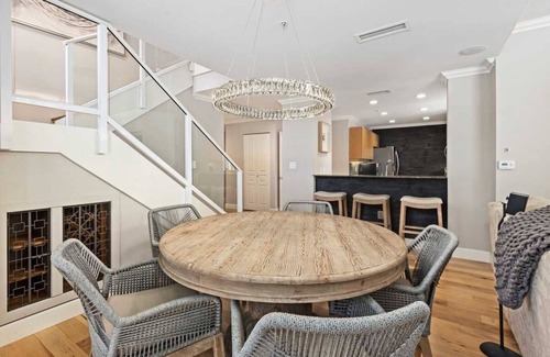 Downtown San Diego Condo | Elegant Townhouse Retreat in Vibrant Little Italy