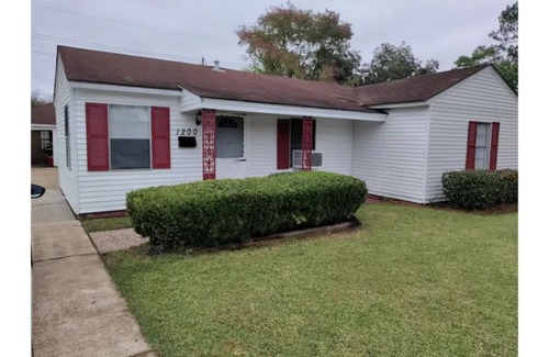 Lakeview  Jefferson County House | Convenient Hotel Near Refinery with Breakfast Included