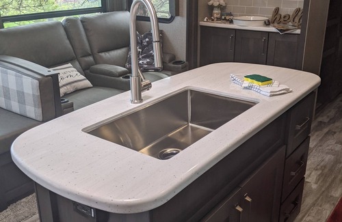 Hot Springs House | Relaxing Reflection RV with Hot Tub and Canyon Overlook