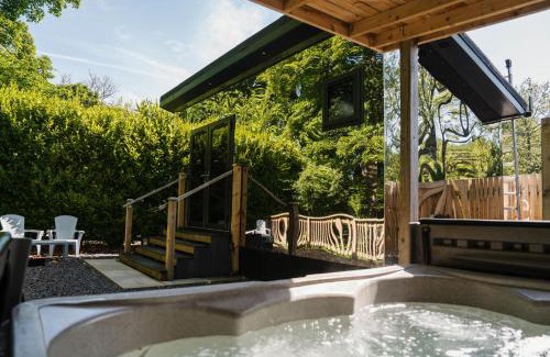 Carlisle House | Elegant Reflection Hotel: 5-Star with Child-Friendly Amenities