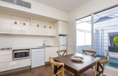 Picnic Bay Villa | Experience Oceanfront Bliss at Reflections Topaz Villa 2