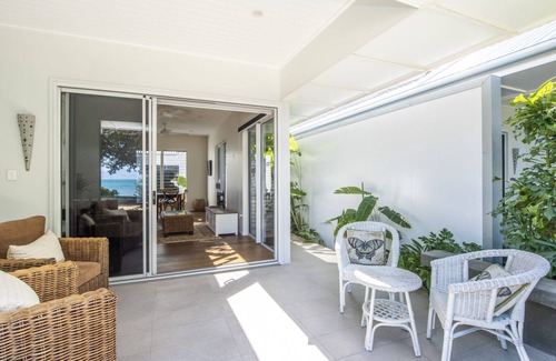 Picnic Bay Villa | Experience Oceanfront Bliss at Reflections Topaz Villa 2