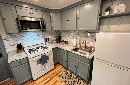 White Mills House | Unforgettable Reflections at the Lake - 4-Star Pet Friendly Getaway