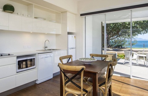 Picnic Bay Villa | Reflections Emerald Villa 1: Oceanfront Paradise with Pool