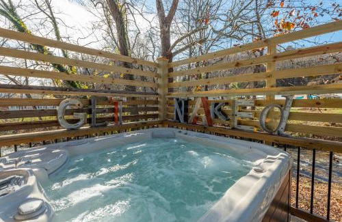 Old Fort House | Top-Rated Reflections on Mill Creek with Hot Tub Access