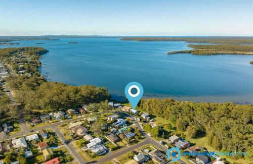 Basin View House | Pet Friendly Waterfront Escape at Reflections, Rated 10/10