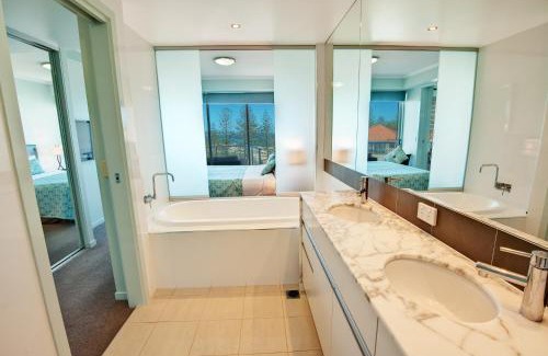 Coolangatta Resort | Elegant Reflections Tower Two with Oceanfront Pool & Beach