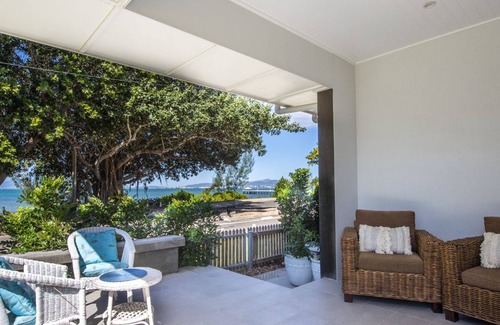Picnic Bay Villa | Oceanfront Reflections Turquoise Villa with Private Pool