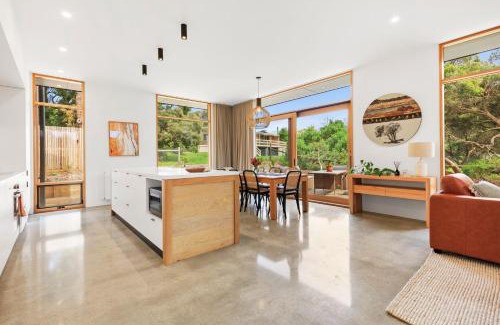 Point Lonsdale House | Discover Comfort at REFRESH by Lonnie - Pet & Child Friendly