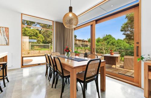 Point Lonsdale House | Discover Comfort at REFRESH by Lonnie - Pet & Child Friendly