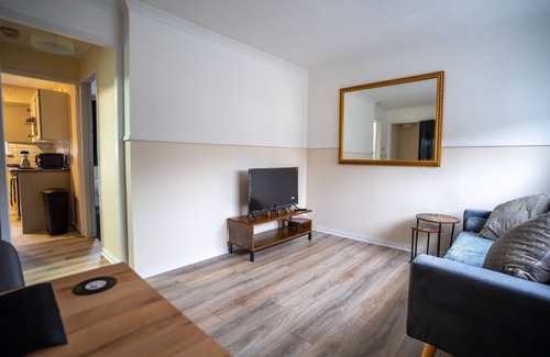 Airdrie Apartment | Refreshing Modern Apartment in Airdrie