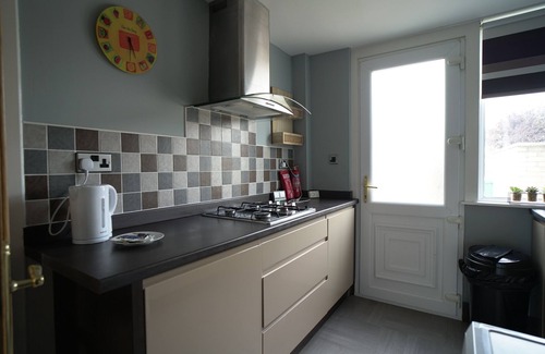 Glenrothes House | Modern Family Retreat in Glenrothes with Pet-Friendly Perks