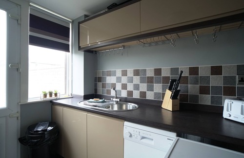 Glenrothes House | Modern Family Retreat in Glenrothes with Pet-Friendly Perks