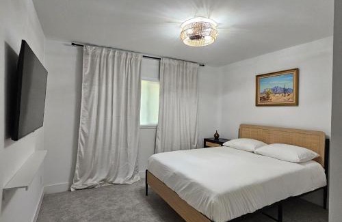 Casa Granada East Townhouses House | Discover Old Town Scottsdale: 4BR Oasis with Pool & View