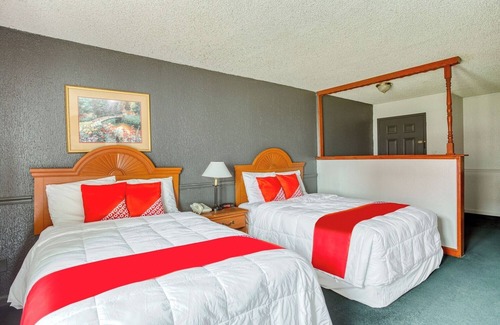 South Tulsa Hotel | Refreshing Stay Near LaFortune Park – Only 3 Miles to Local Greenery Trails