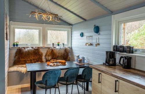 Kvaefjord Municipality House | Top-Rated Refsnes Overnatting with Breakfast & Family Amenities