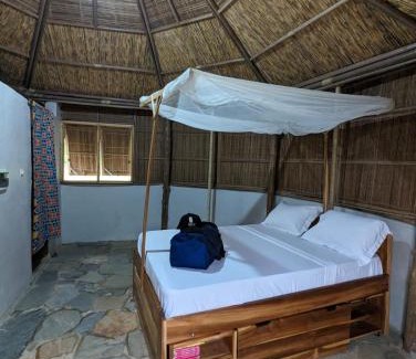 Assoli Cabin | Welcoming REFUGE du MONT AGOU: 9/10 Guest Rated Retreat