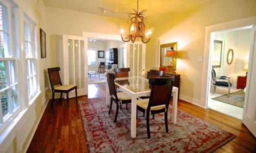 Neartown Apartment | Serene Refuge in the Heart of Montrose - 4-Star Stay
