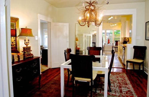 Neartown Apartment | Serene Refuge in the Heart of Montrose - 4-Star Stay