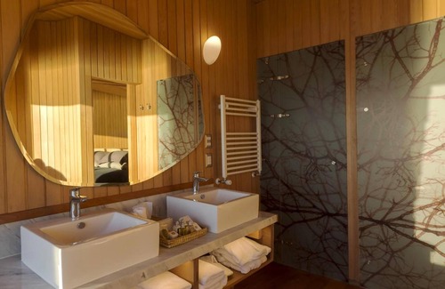 Castro Hotel | Discover Tierra Chiloé: Rated 9.4 with Amazing Amenities