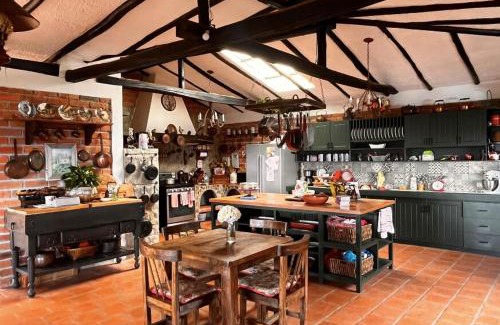 Chiquintad House | Refugio de las Nubes