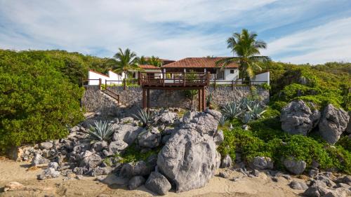 Zihuatanejo de Azueta House | Oceanfront Retreat at Refugio de Piedra - Troncones