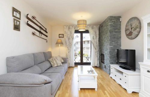 Panticosa Apartment | Relax at Refugio del Roble by BeValle – 4-Star Retreat