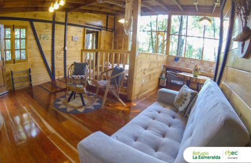 Chinchina Bed & Breakfast | Family-Friendly Refugio La Esmeralda with Hot Tub Access