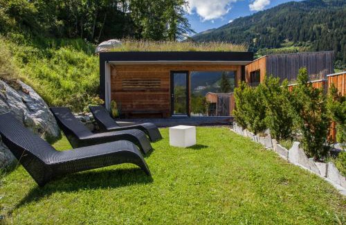Ladis Hotel | Pet-Friendly Refugio Laudegg with Oceanfront Hot Tub