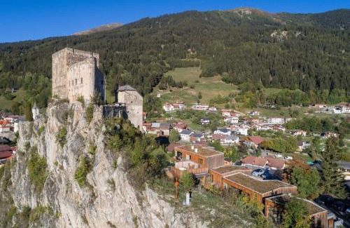 Ladis Hotel | Pet-Friendly Refugio Laudegg with Oceanfront Hot Tub