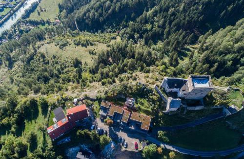 Ladis Hotel | Pet-Friendly Refugio Laudegg with Oceanfront Hot Tub