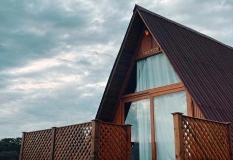 Torres House | Exceptional Refugio Monte Itapeva with Hot Tub & Family Amenities