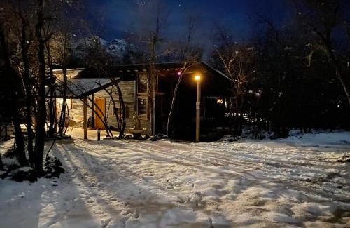 Pinto House | Inviting Refugio Nativo: Pet-Friendly Retreat with Hot Tub